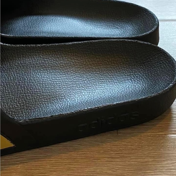 Adidas Men’s Slides - Picture 5 of 8